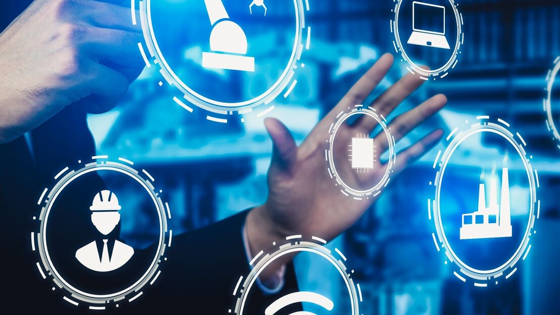 Shopper using AR overlay to compare eco-scores